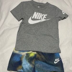 TODDLER Nike Boys 3T Gray Tee and Blue Patterned Shorts
